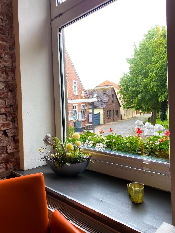 Gaestehaus Am Museumshafen Carolinensiel Exteriör bild